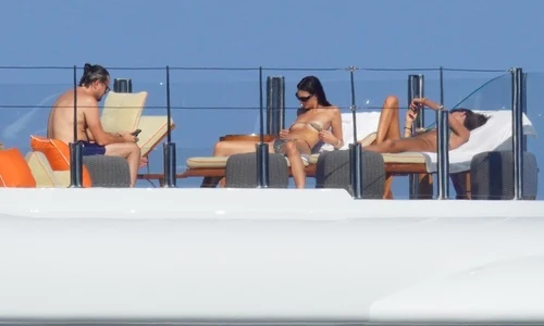 Vittoria Ceretti si Leonardo di Caprio in vacanta  Foto Profimedia (2) jpg