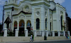Între noroc şi miracol   Biserica Sf  Vineri jpeg