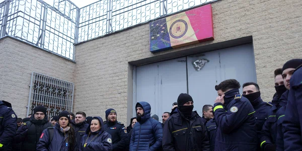 Membrii sindicatului SNPP protestează în fața Penitenciarului Rahova, în București. FOTO Inquam Photos / Octav Ganea