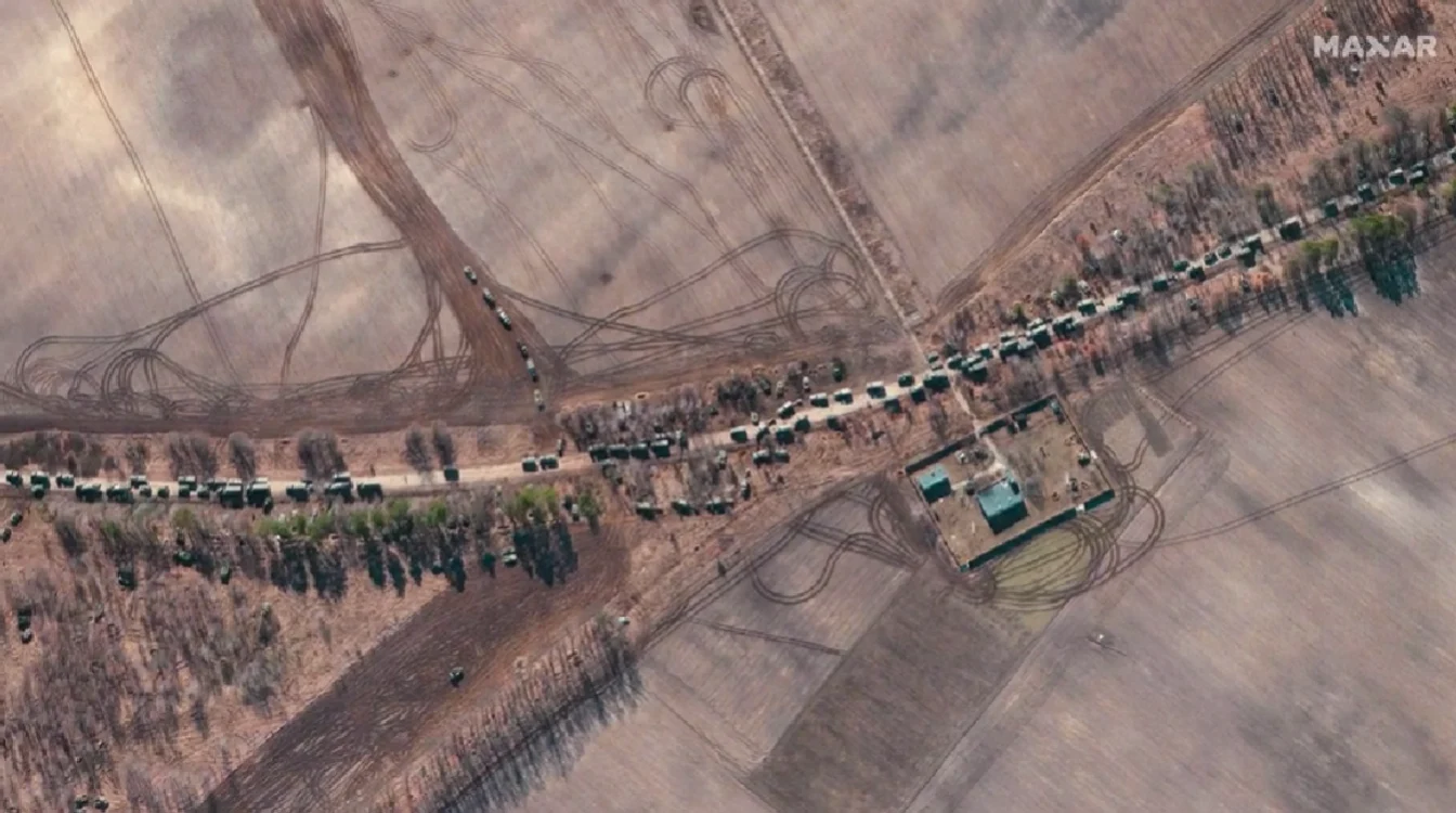 Convoiul militar rus s-a împotmolit în drum spre Kiev FOTO Captură Maxar via BBC
