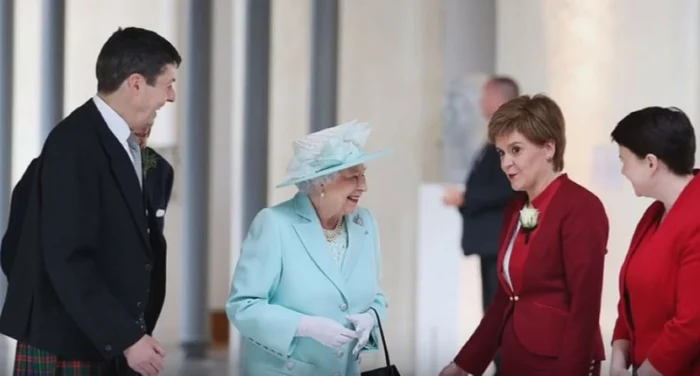 Regina Elisabeta a II-a a Marii Britanii s-a întâlnit cu premierul Scoției, Nicola SturgeonFoto: AFP