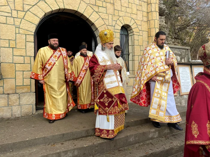 Slujbă la Peștera Sfântului Andrei. FOTO: Antonia Ispas