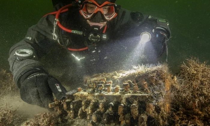 O mașină de criptat Enigma, descoperită în Marea Baltică, va fi restaurată de un muzeu german | FOTO jpeg