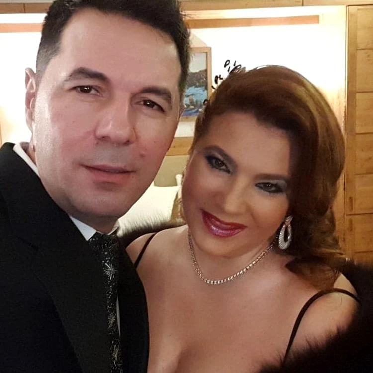 
    Mihaela Borcea şi Sorin Rap formează un cuplu de mai bine de un anFoto: arhivă personală  