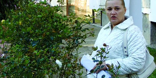 Silvia Bochiş nu vrea să renunţe la spaţiul verde amenajat în spatele blocului.