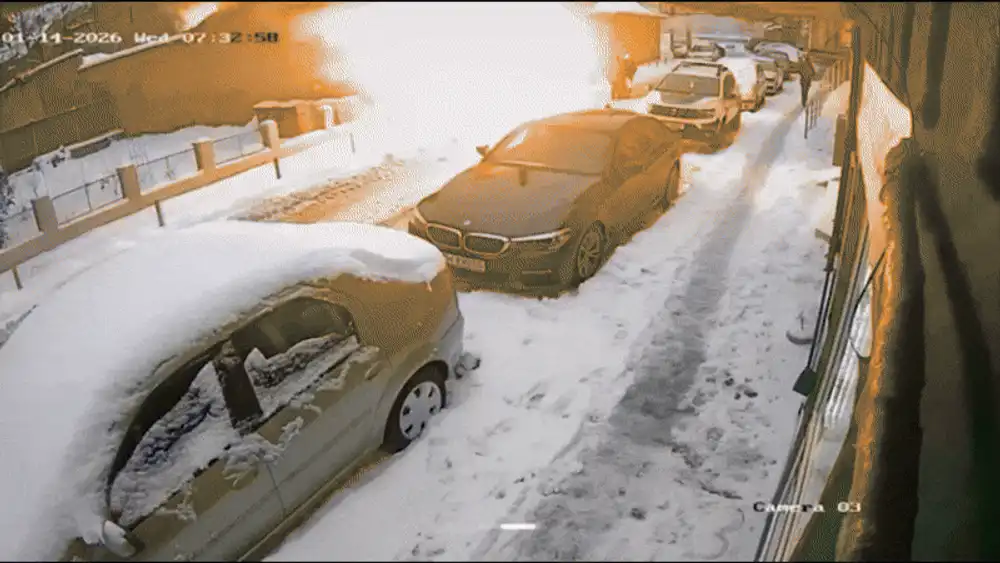 Momentul șocant în care a avut loc explozia de la sediul Poliției din Lugoj. O clădire s-a prăbușit, doi polițiști au fost răniți