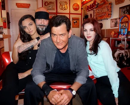 Daniela l-a cunoscut și pe actorul Charlie Sheen jpg