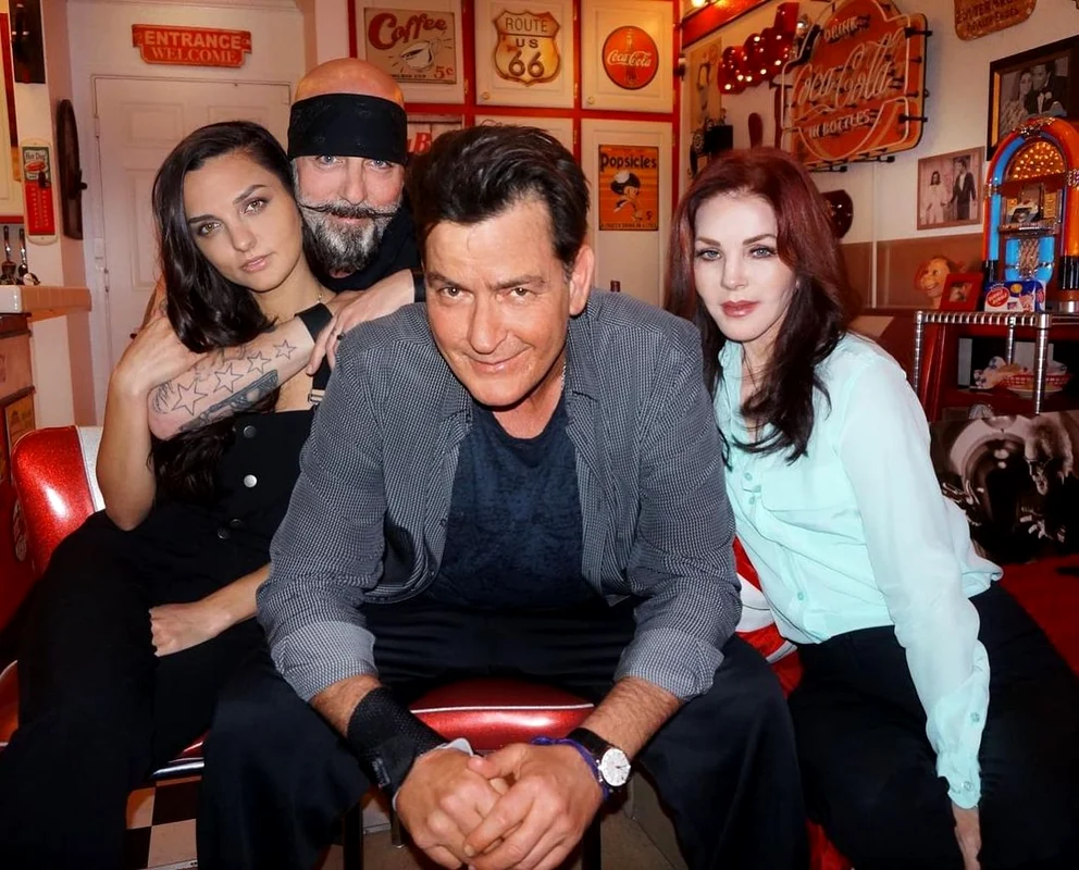 Daniela l-a cunoscut și pe actorul Charlie Sheen jpg