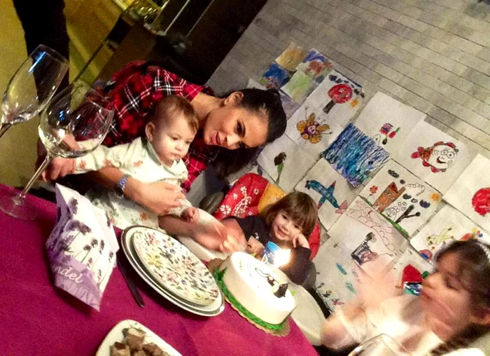 Anca Serea a pregătit un tort pentru cea mică