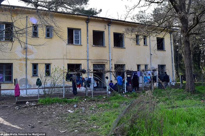 Tinerii sirieni fac parte dintr-un grup care a decis să mențină ordinea în comunitatea de imigranți