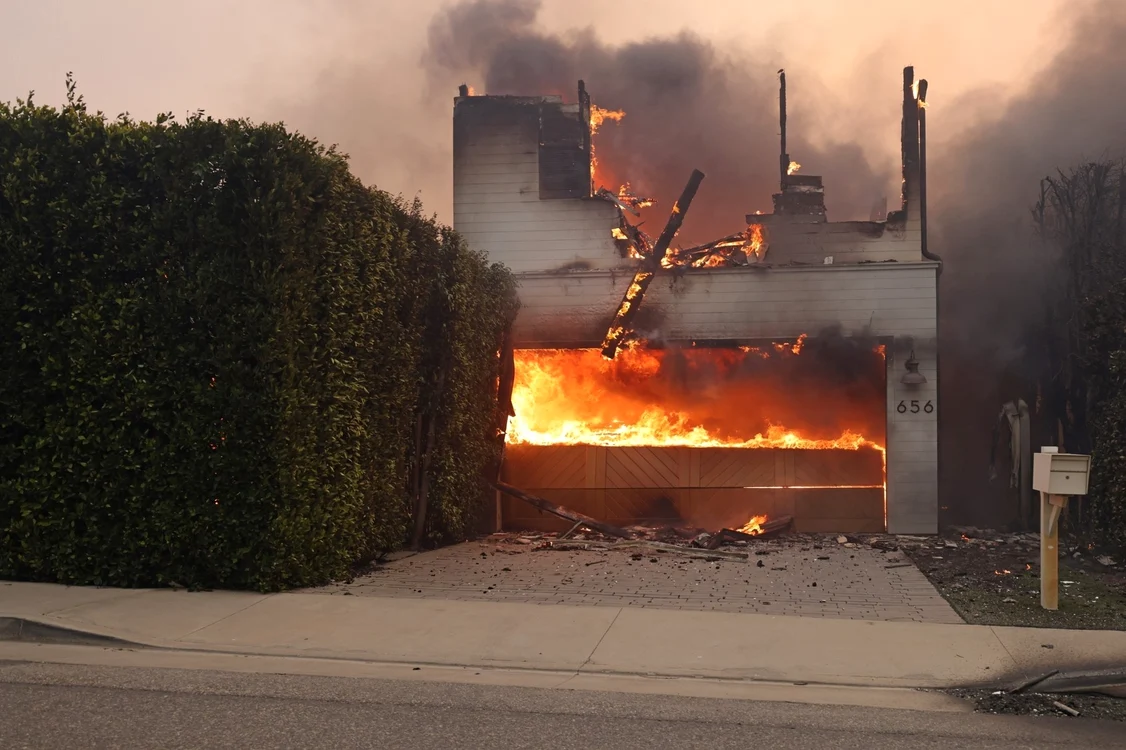 Vila lor a fost arsă (Foto: Profimedia)