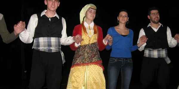 Grecii repetau mişcările cu o zi înainte de spectacol