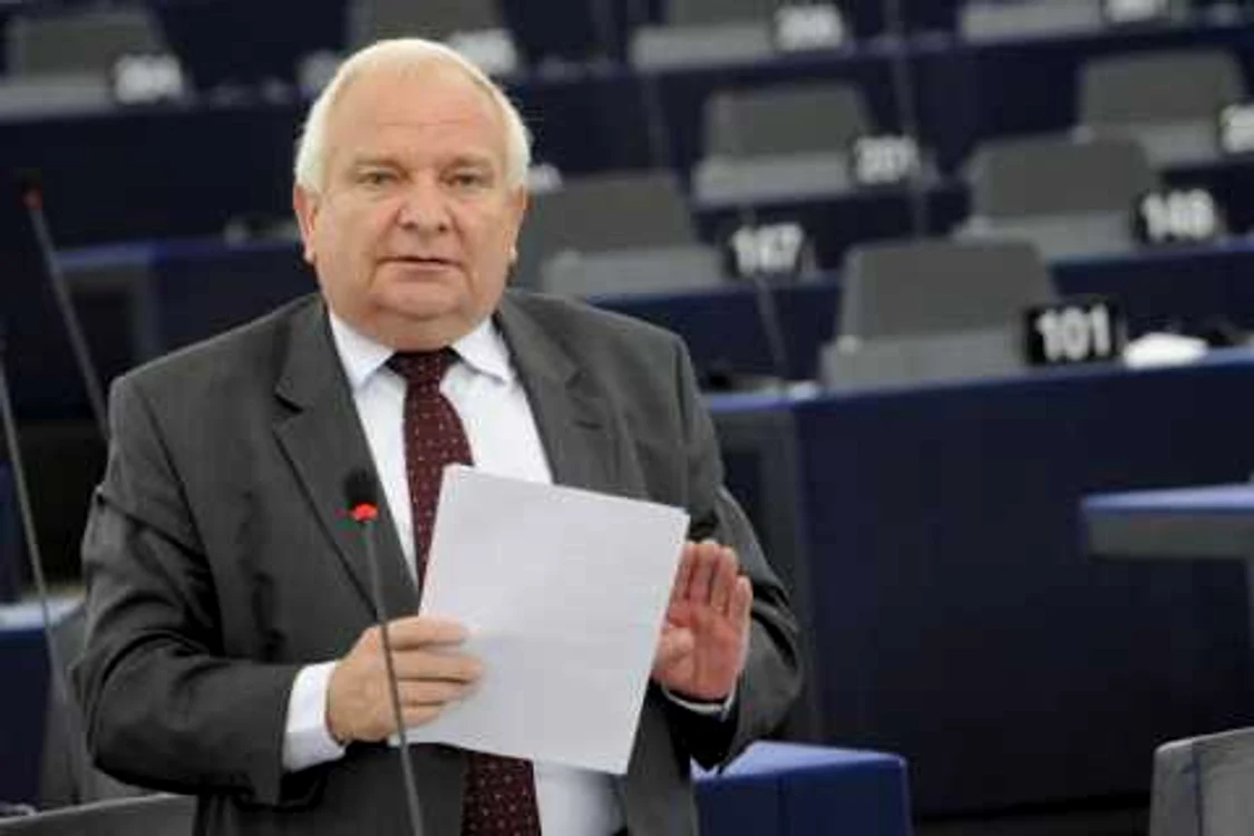Joseph Daul cere Partidului Socialiştilor Europeni să se „distanţeze imediat de afirmaţiile făcute de Victor Ponta”