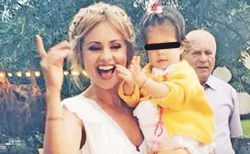 Simona Gherghe este gravidă în şase luni. Ea mai are o fetiţă
