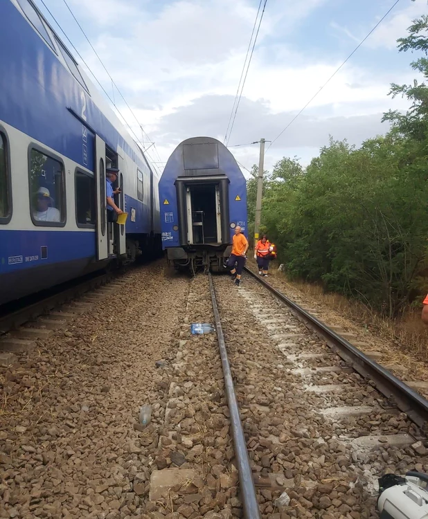 CFR a trimis un alt tren care să preia pasagerii, sursă foto ISU Teleorman