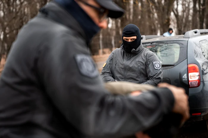 Jandarm acuzat de ofițerii DGA pentru fapte de corupție Foto: DGA