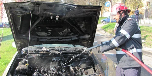 Maşina a ars în proporţie de 75 la sută (arhivă)