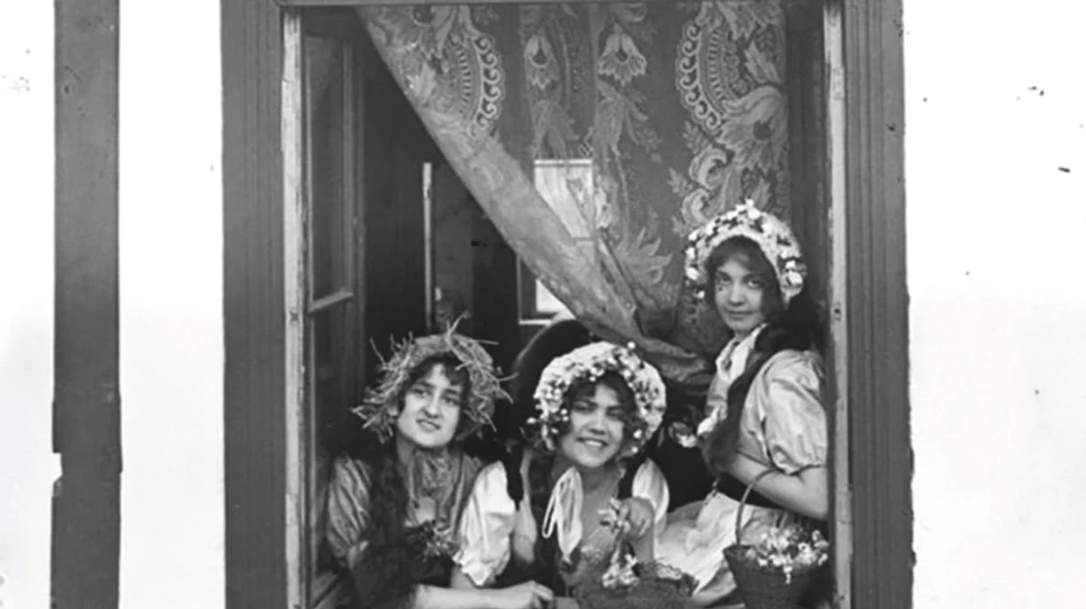 Vara la țară  O fotografie de colecție din istoria literaturii române jpeg