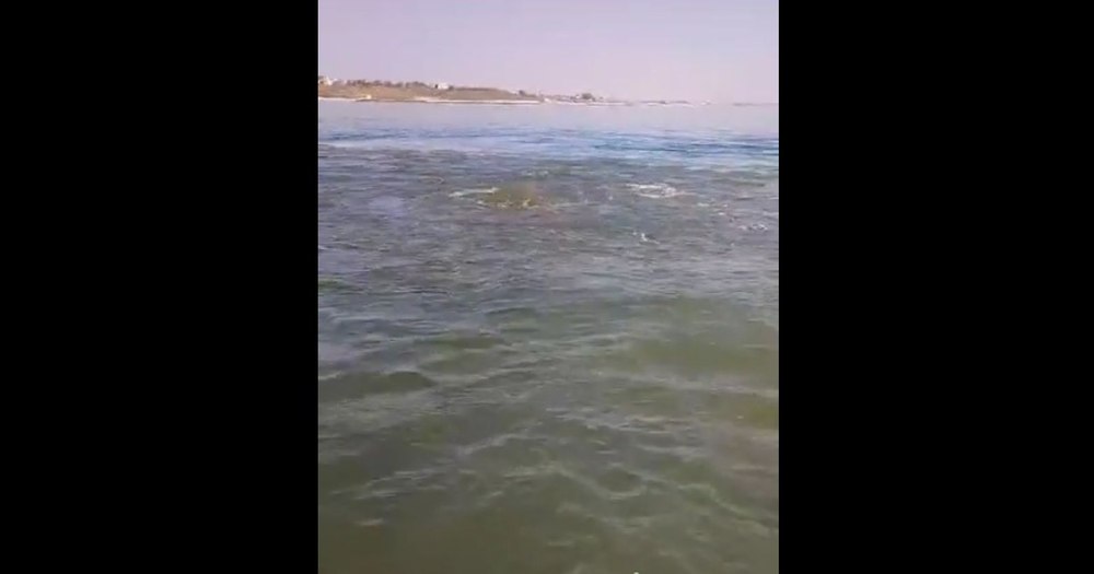 Deversare de fecale și urină în apa Mării Negre. Conducta s-a spart între Eforii VIDEO
