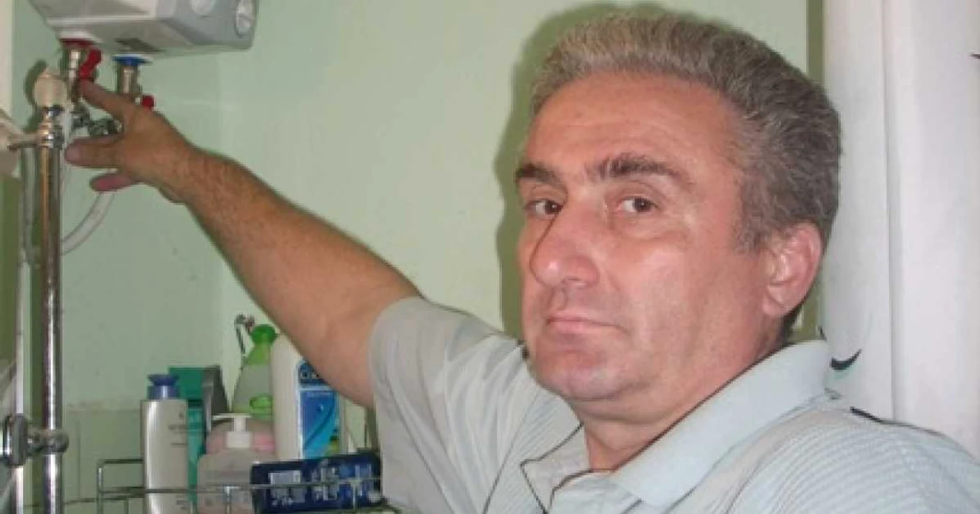 Manase Zerbea şi-a montat un boiler electric pentru a avea apă caldă în baie. 