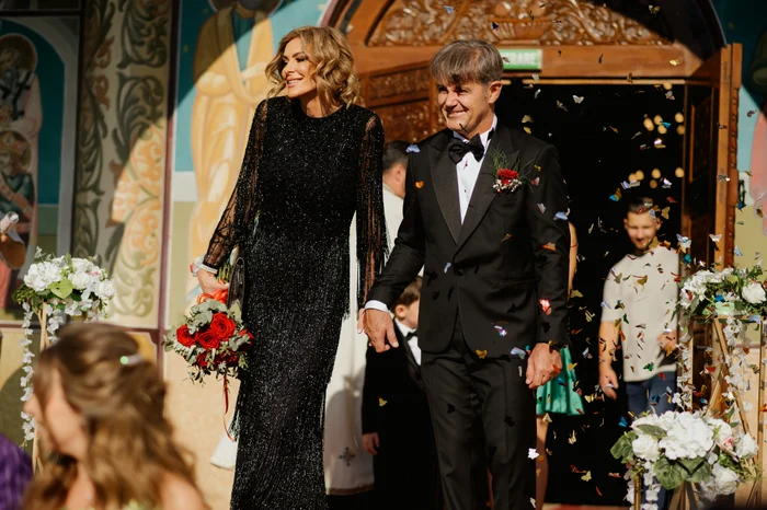 Roxana Ciuhulescu a fost o nașă elegantă, în rochiile create de Cătălin Botezatu. FOTO: Ștefan Marin