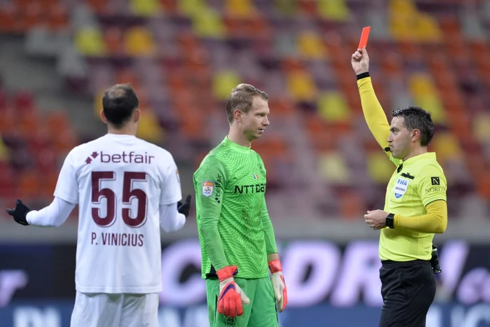 FCSB si CFR Cluj in etapa 28 din Liga 1  pe Arena Nationala Bucuresti Giedrius Arlauskis cartonas rosu arbitru Ovidiu Hategan FOTO  Mediafax / Alexandru Dobre MEDIAFAX FOTO