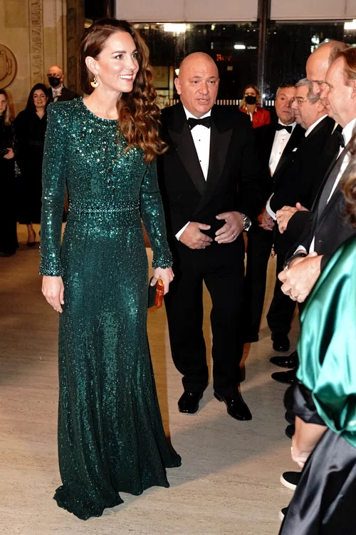 Kate Middleton, superbă într-o rochie creată de Jenny Packham. Foto: Getty Images