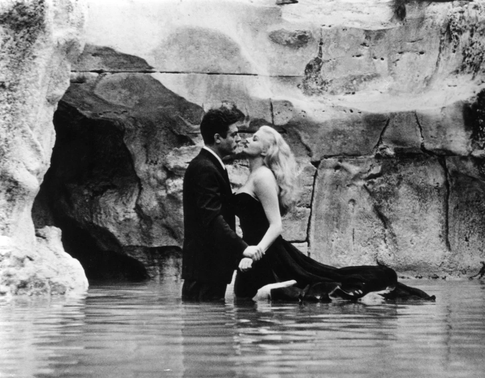Scena din filmul „La Dolce vita” cu care cei doi protagoniști au scris istorie FOTO Profimedia