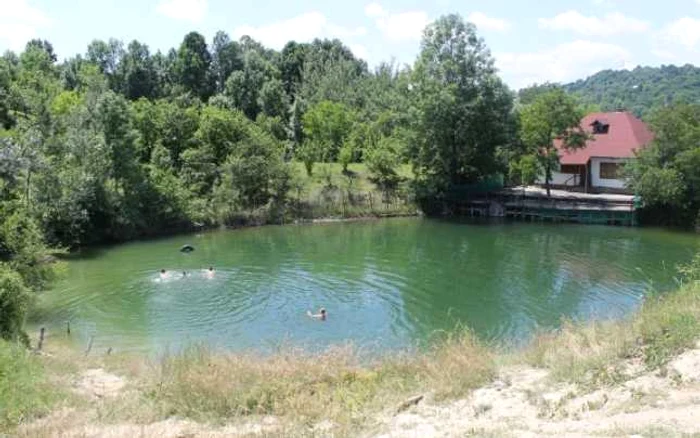 Lacul sărat de la Telega unde nu se plăteşte taxă de intrare FOTO Diana Frîncu