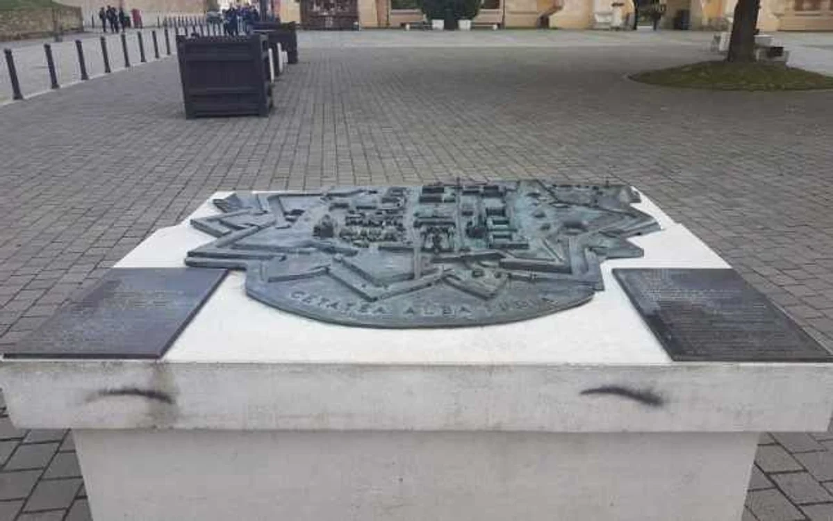 Macheta în valoare de 142.000 de lei amplasată în iunie 2015 în Cetatea Alba Iulia