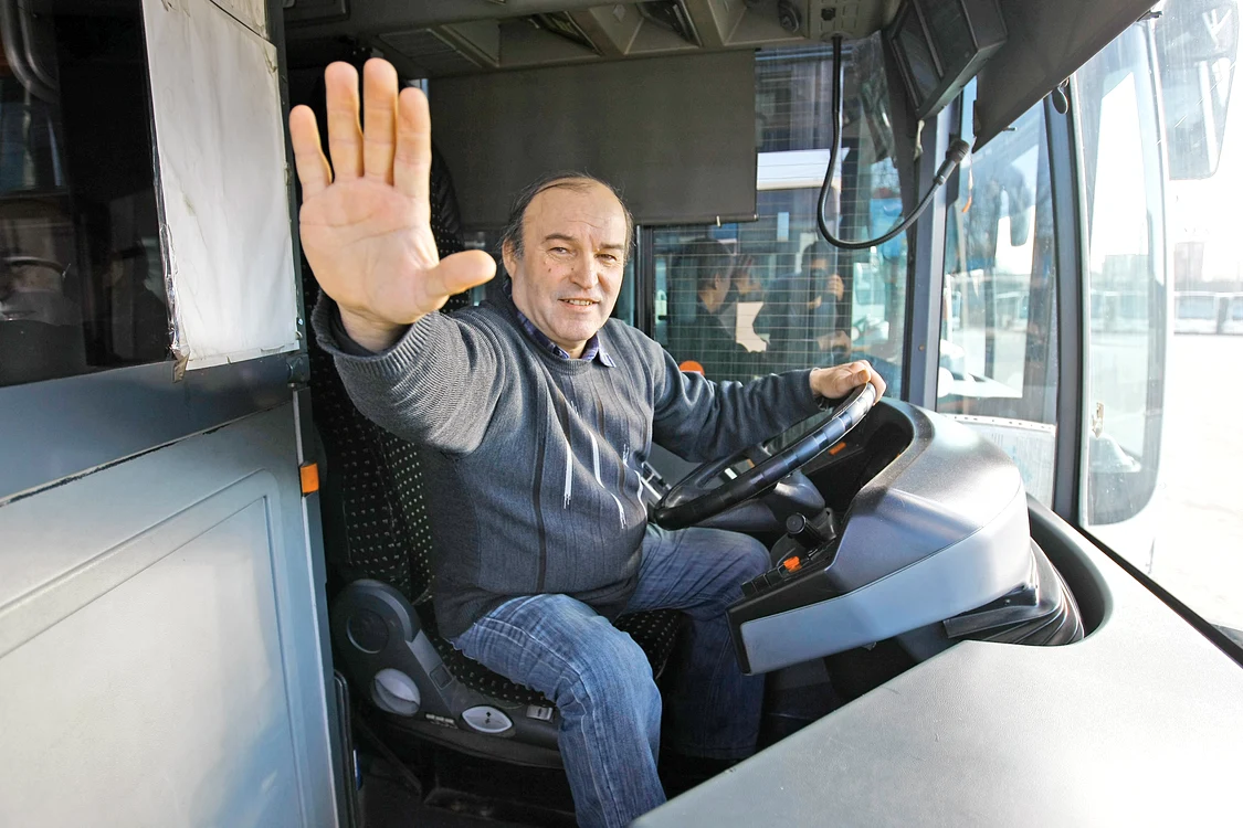 Nicolae Albu face 96 km cu autobuzul, de Revelion. Iată traseul: Autobaza Nordului – Mezeş - Bucureştii Noi – Şos. Chitilei – Mogoşoaia – întoarcere spre Bucureştii Noi – Calea Griviţei – Calea Giuleşti – Bd. Constructorilor – Bd. Iuliu Maniu – Bd.
