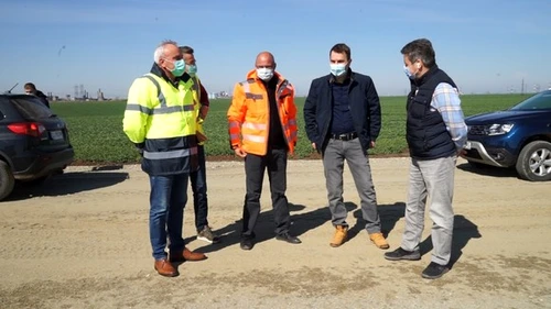 Muncitorii lucrează la podul peste Olt, din Drumul Expres Craiova-PiteștiFotografii: Ministerul Transporturilor