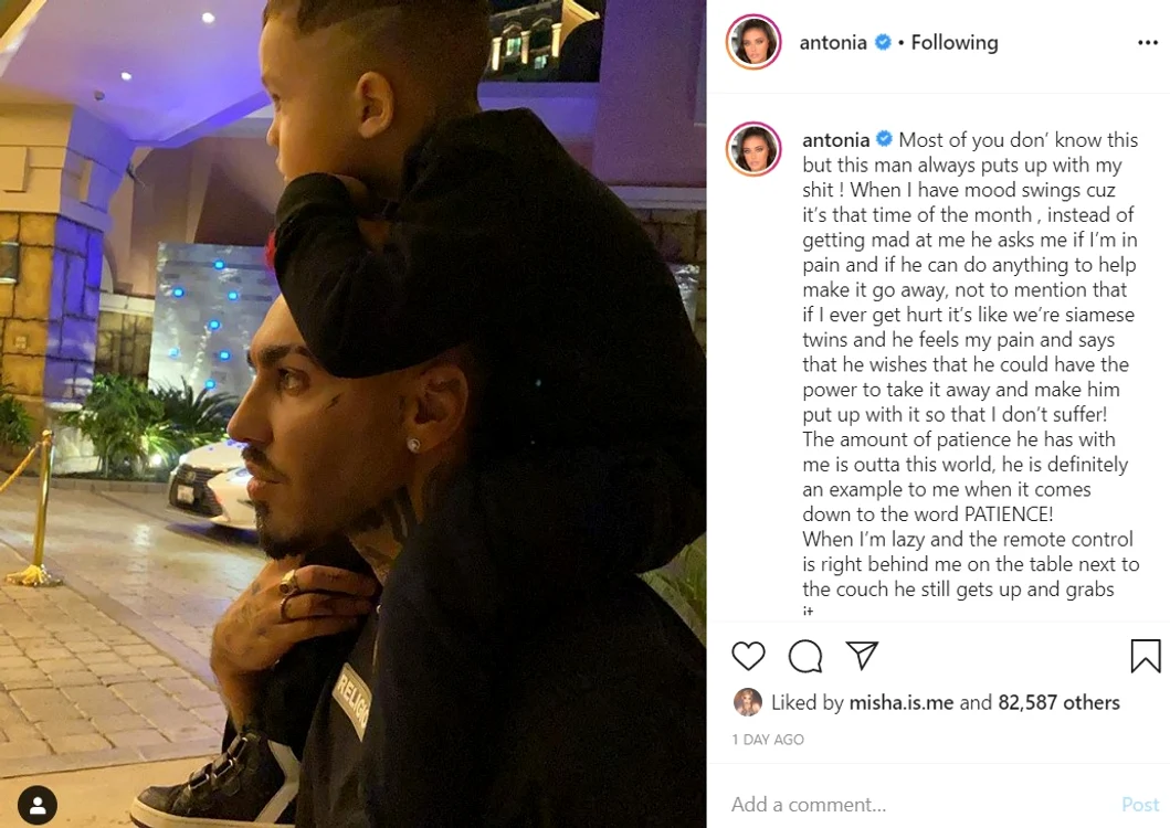 Declarația de dragoste a fost făcută pe Instagram, în limba engleză, alături de o fotografie cu Alex Velea și unul dintre copii