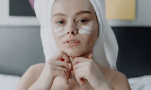 femeie crema de soare 4153623 jpg