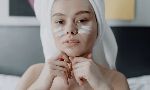 femeie crema de soare 4153623 jpg