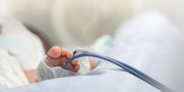 Bebelus in spital FOTO Shutterstock 
