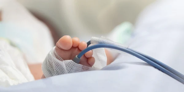 Bebelus in spital FOTO Shutterstock 