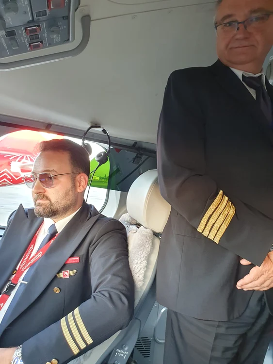 Echipajul noului Airbus A220-300 al AnimaWings