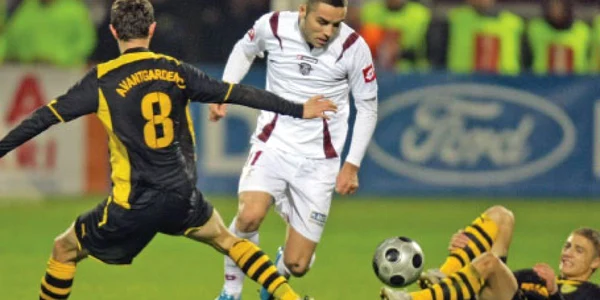 Ioniţă (în alb) a deschis scorul la Alba Iulia