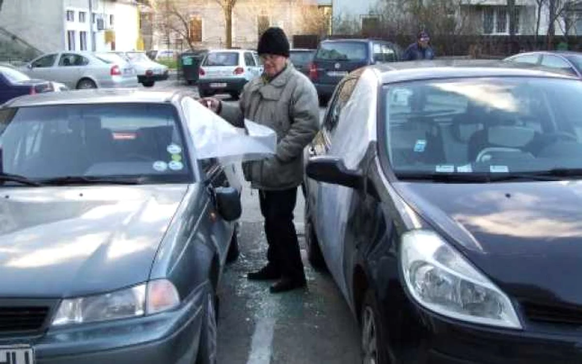 Zeci de maşini au fost avariate de un braşovean beat FOTO Adevărul