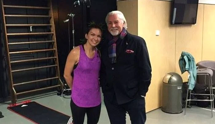 
    Simona Halep, alaturi den directorul de marketing de la AdidasFOTO: Twitter  