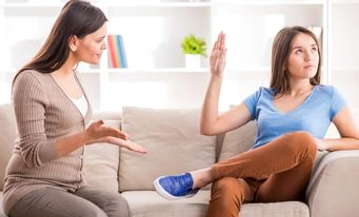 Adesea părinții se plâng că nu-și mai recunosc „copilul” și nu prea știu ce să discute cu el și cum să discutefoto: shutterstock