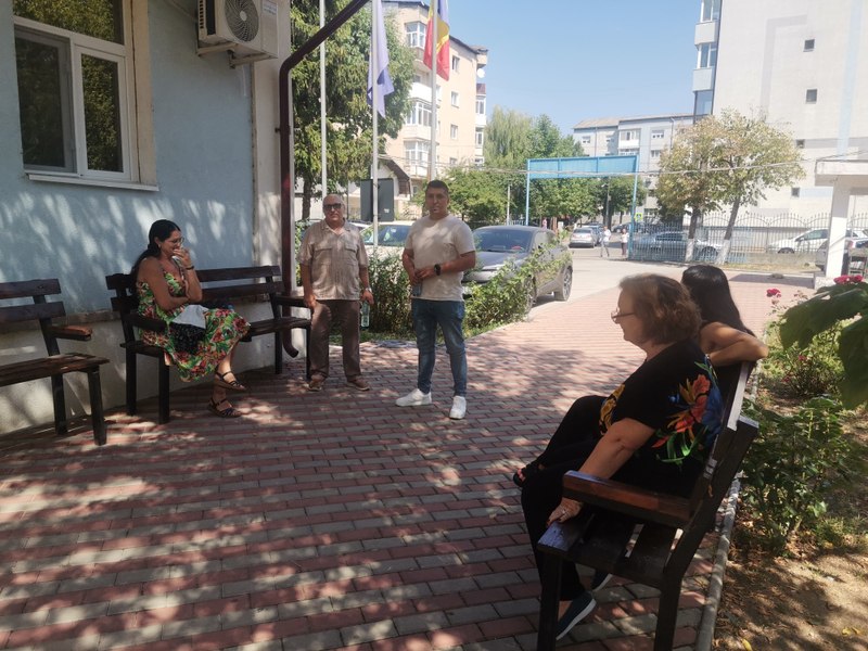 Bătălia pentru un post la catedră s-a dus până în ultima zi de vacanță. Zeci de profesori încă așteaptă o șansă