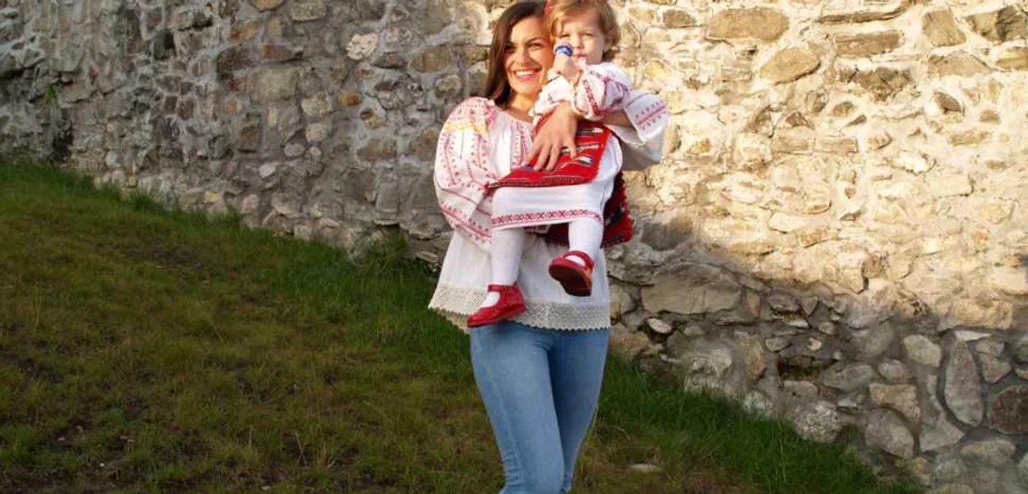 poliţistele de frontieră din Mehedinţi au îmbrăcat ia tradiţională FOTO Alexandra Georgescu