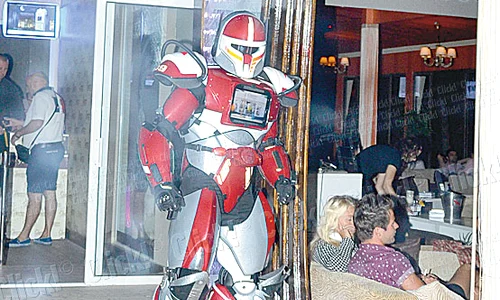 Radu Mazăre  s a împrietenit cu  DJ Robot, care  “agăţa” clienţi  pentru club jpeg