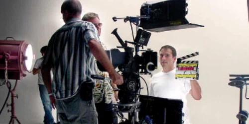 Criza din publicitate loveşte casele de producţie