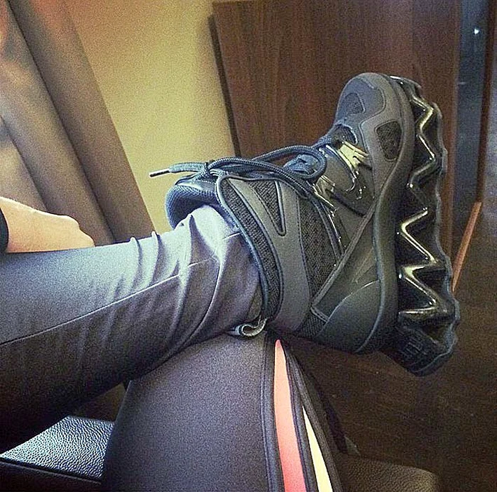 Aşa arată încălţările pe care şi le-au cumpărat solistele