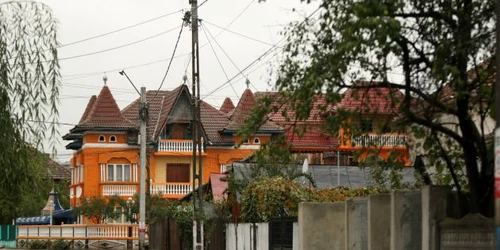 Rromii din Strehaia şi-au ridicat adevărate palate. Foto: arhivă