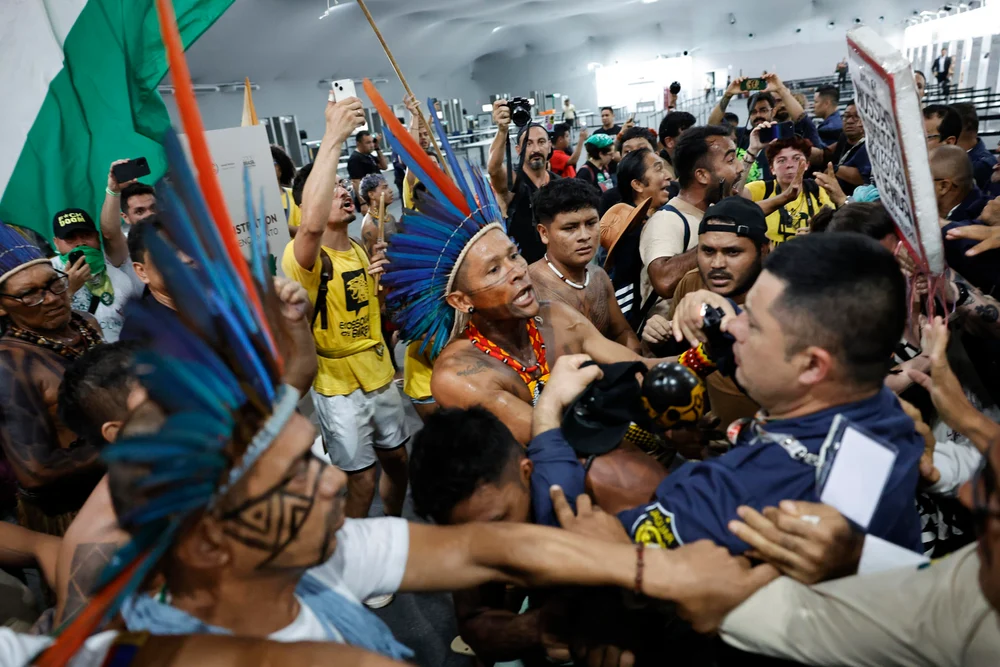 Ciocnire între protestatari și forțele de securitate la conferința climatică COP30