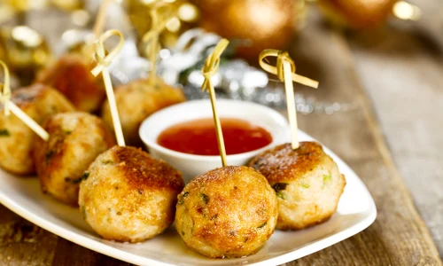 Chiftele in sos picant  Sursa foto shutterstock 347885708 jpg